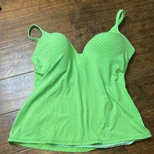 Body by Victoria Line Green and White Polka Dot IPEX Built-In Bra Tank, size 38C